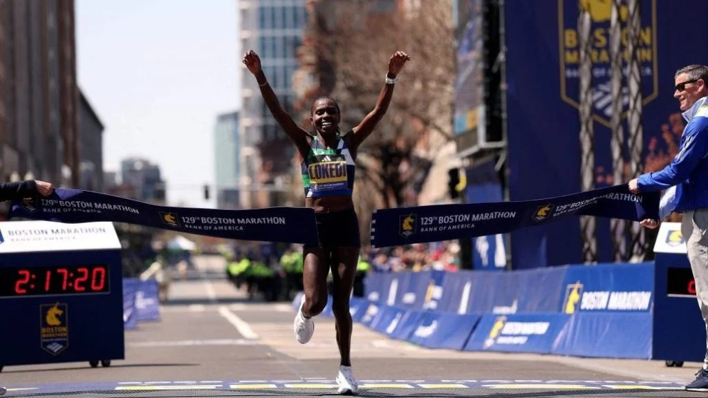 记者：阿德耶米决定明夏离开德甲，曼联、切尔西均有意